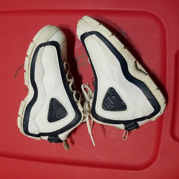 Fila unisex size 3 grant hill 2 sneakers white, navy and red